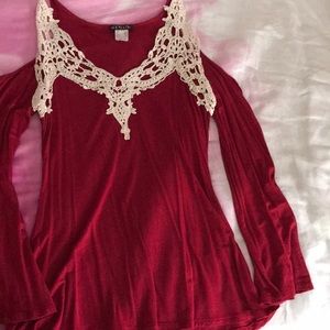 XS red white lace Venus cold shoulder long sleeve